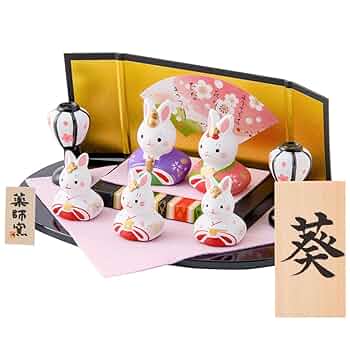 〖 予約販売 〗うさぎ木製 ひな人形＋名前入り 花木札セット 直径29cm 予約販売 〗うさぎ木製 ひな人形＋名前入り 花木札セット 直径