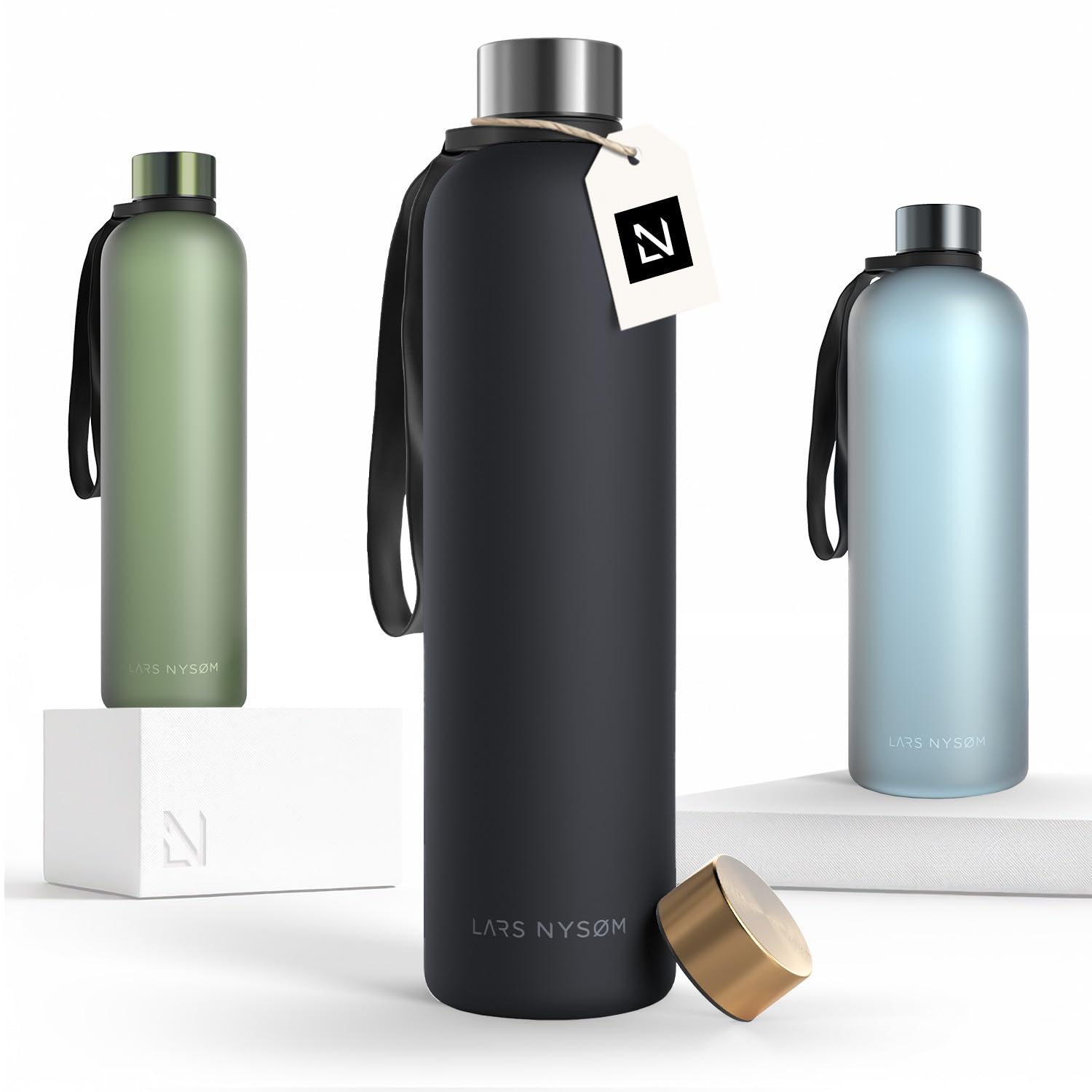 LARS NYSØM Trinkflasche 1l | Wasserflasche 1000ml | Ultraleichte Tritan Sport Flasche auslaufsicher, Kohlensäure geeignet - für Sport, Büro, Yoga | 2 Deckel inkludiert (Carbon Black, 1000ml)