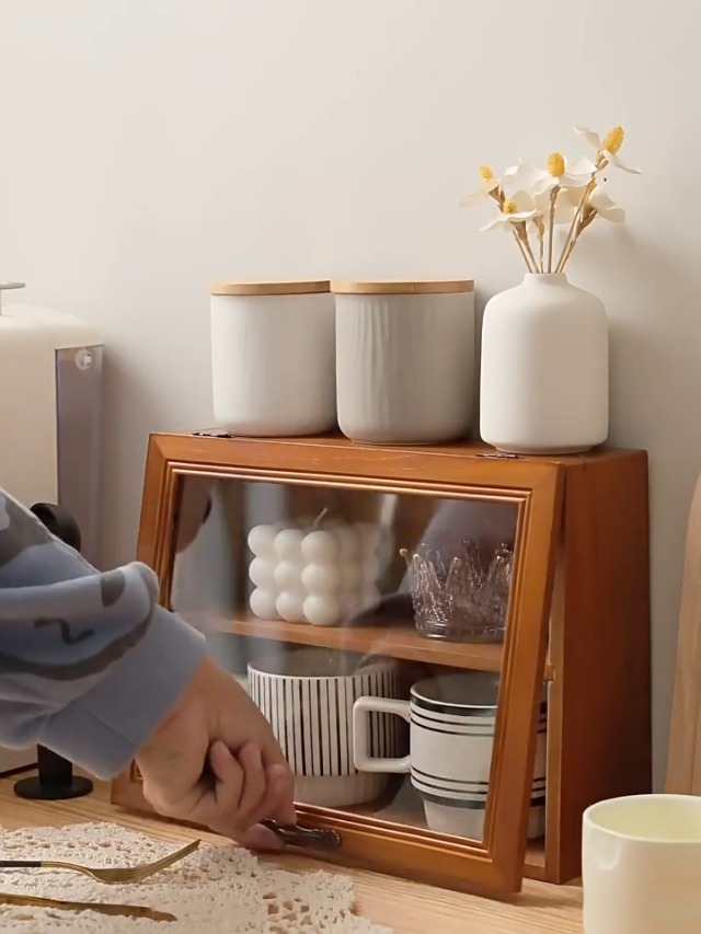 Amazon｜木製 コレクションケース 卓上 2段ディスプレイ棚 ミニ食器棚
