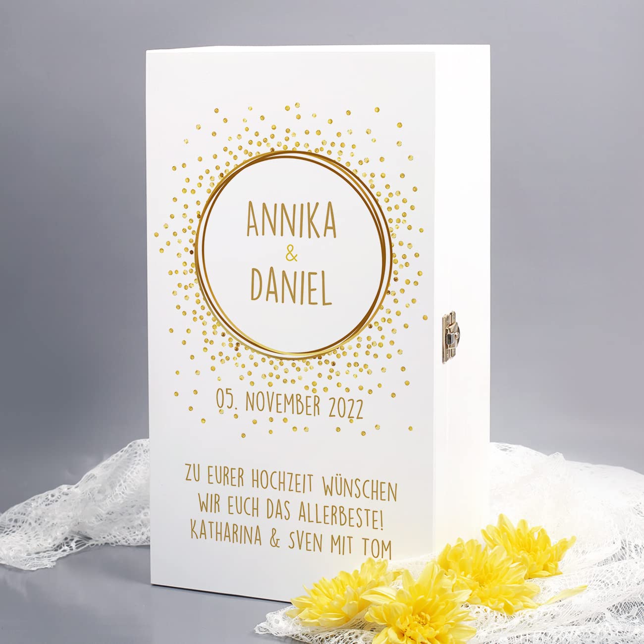 Herz & Heim® 2 Leonardo Sektgläser zur Hochzeit mit Gravur in weißer Holz-Geschenkbox - ideales Hochzeitsgeschenk Golden