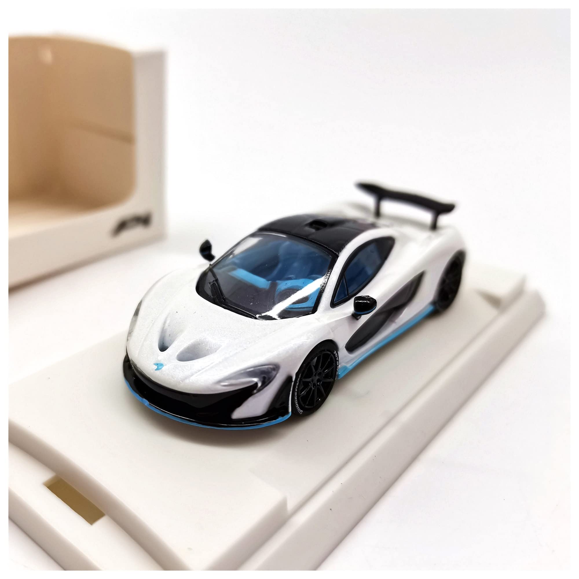 Amazon.co.jp: ミニチュアカー 1:64 マクラーレン P1 ホワイト