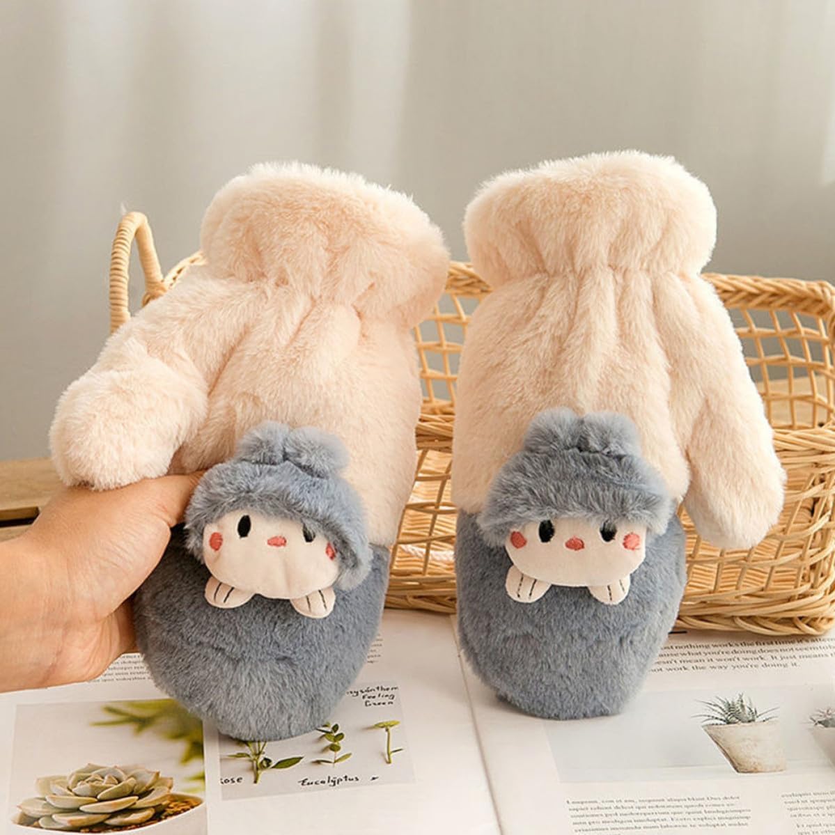1 Pair Winter Gloves Plush Cold-proof Hand Protector Windproof Breathable Comfortable to Wear Cartoon Style for Outdoor Winter Activities