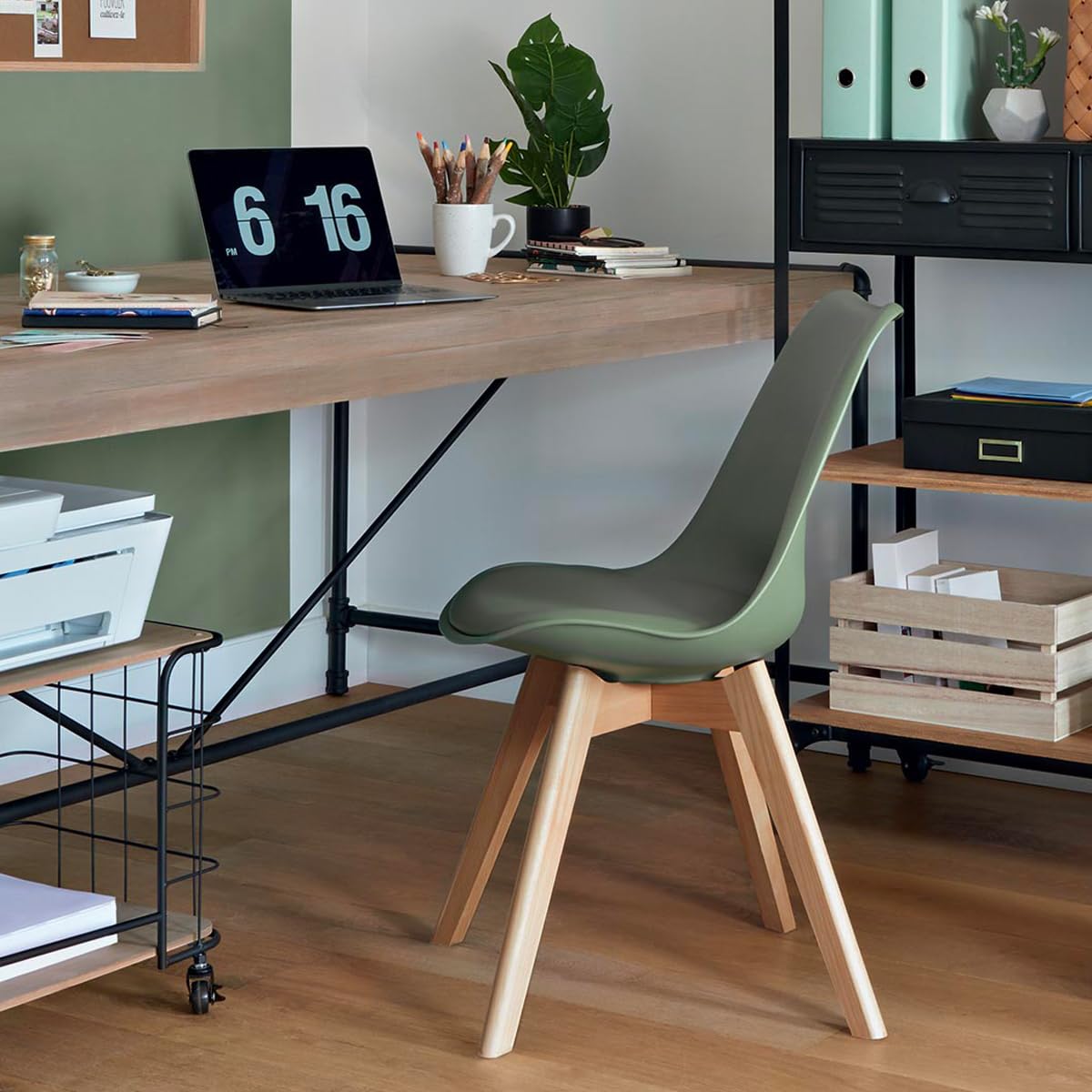 Atmosphera Créateur d'Intérieur - Chaise Baya Vert Kaki - Plastique et Hêtre - Salle à Manger, Cuisine, Bureau, Salon - Confortable Coussin Intégré