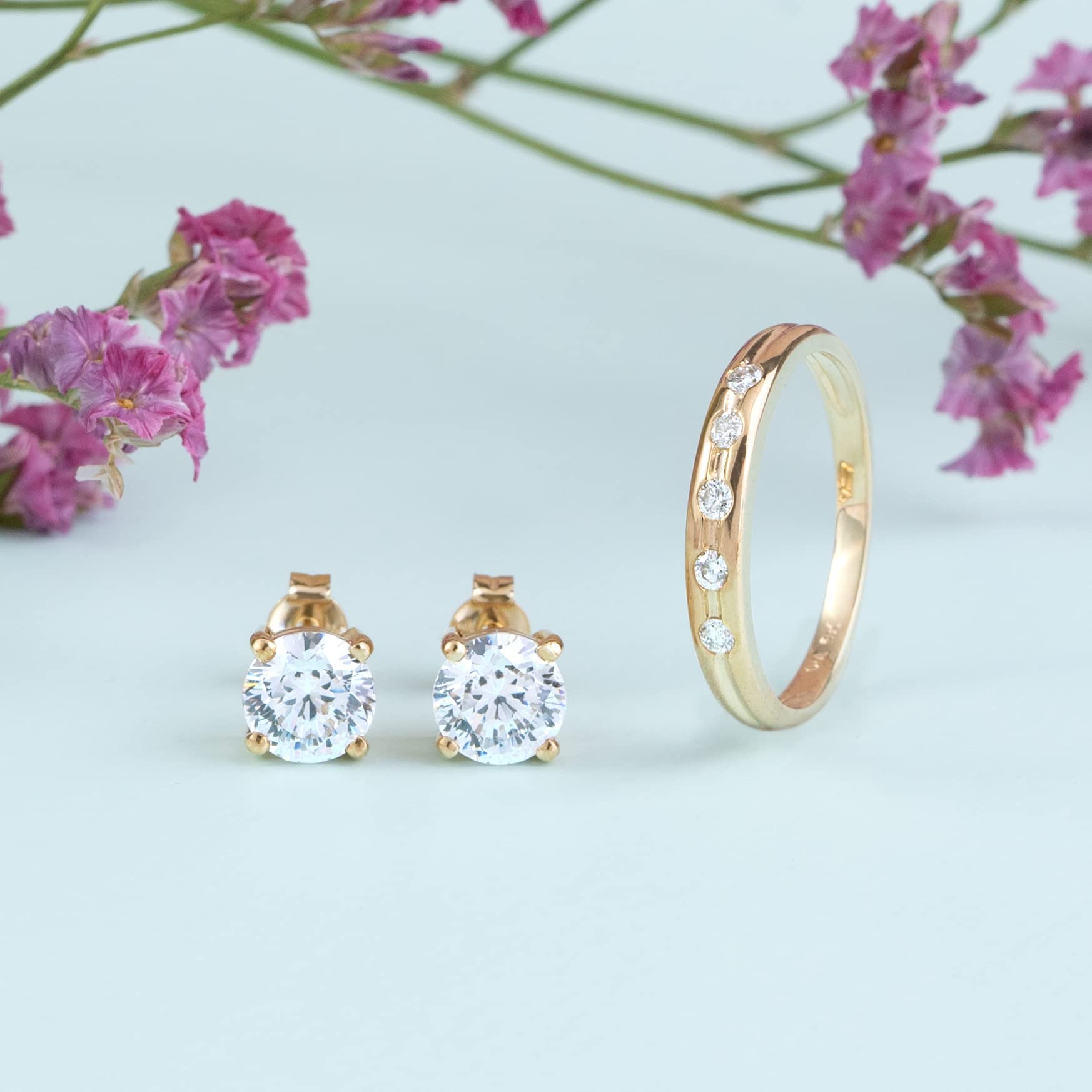 Anillo de oro amarillo de 9 quilates con diamante