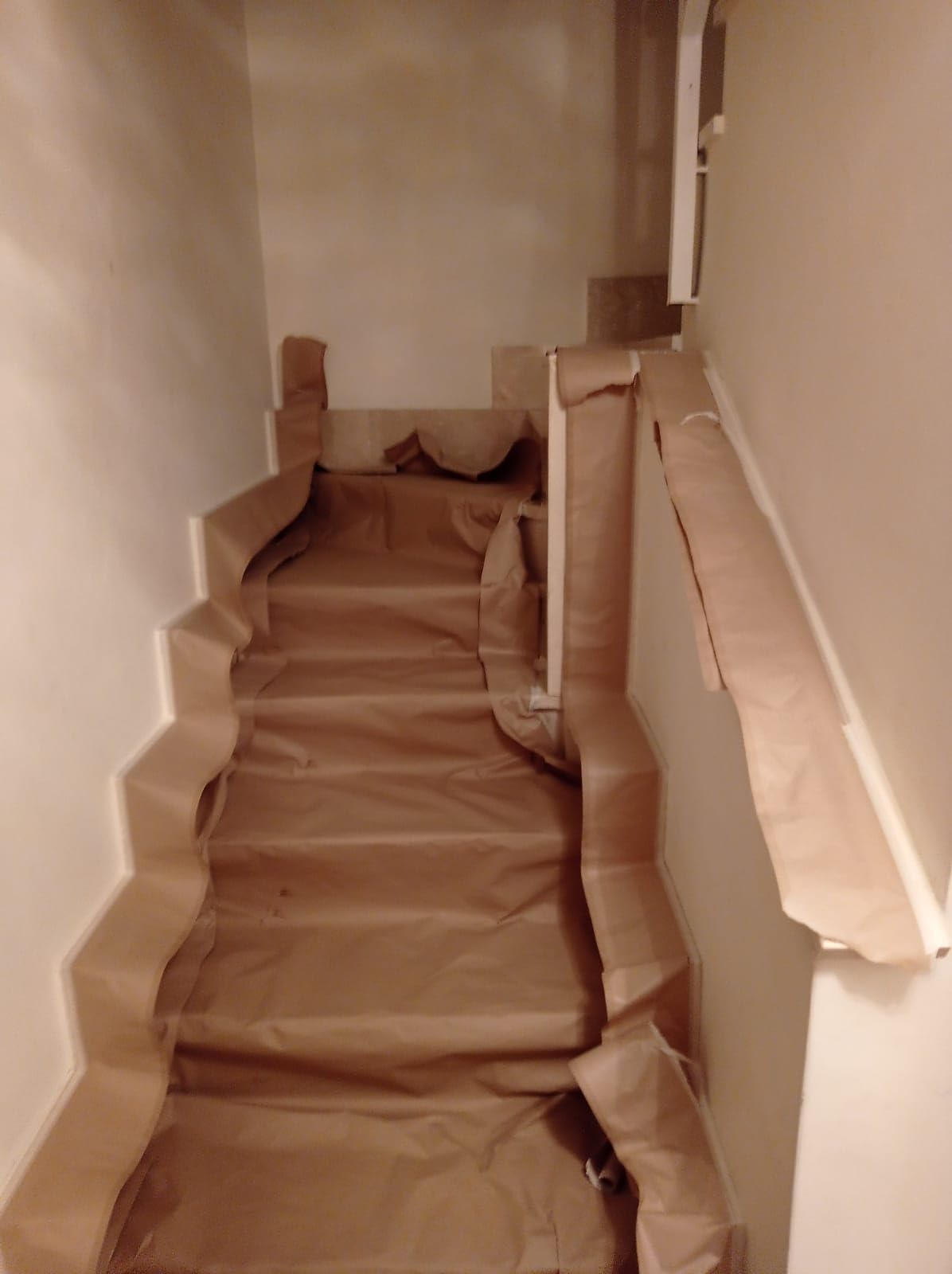 BOBINA ROLLO PAPEL RECICLADO CUBRE SUELOS PROTECTOR SUELOS,EMBALAJE Y RELLENO 90CM X 45METROS, USADO POR PROFESIONALES (Economico 65 GR)