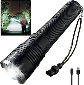 A Lanterna Militar com Foco Ajustável e 5 Modos de LED Oferece 3000 lúmens, alcance de 2km e resistência à água IPX8. Ideal para táticas, segurança e aventuras