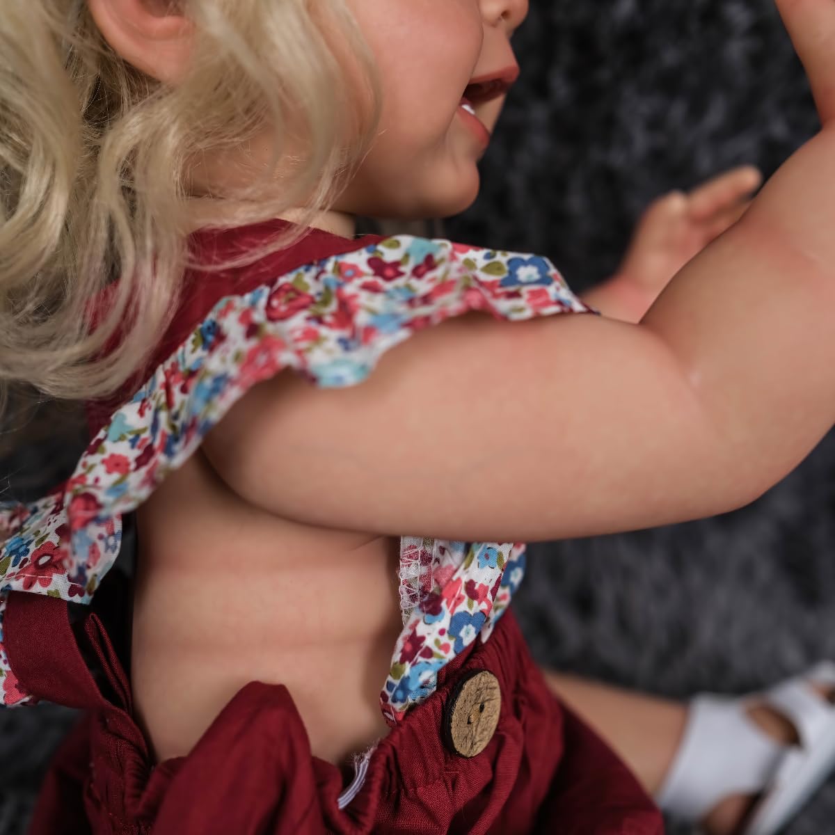 MineeQu 22 cale 55 cm Jak realistyczny Słodkie Uśmiechnięte ukorzenione blond włosy Silikonowy winyl Całe ciało Lalki Reborn, które wyglądają jak prawdziwy realistyczny Noworodek Lalki z zębami Zabawki Zestaw podarunkowy dla dziewczynek w wieku 3+