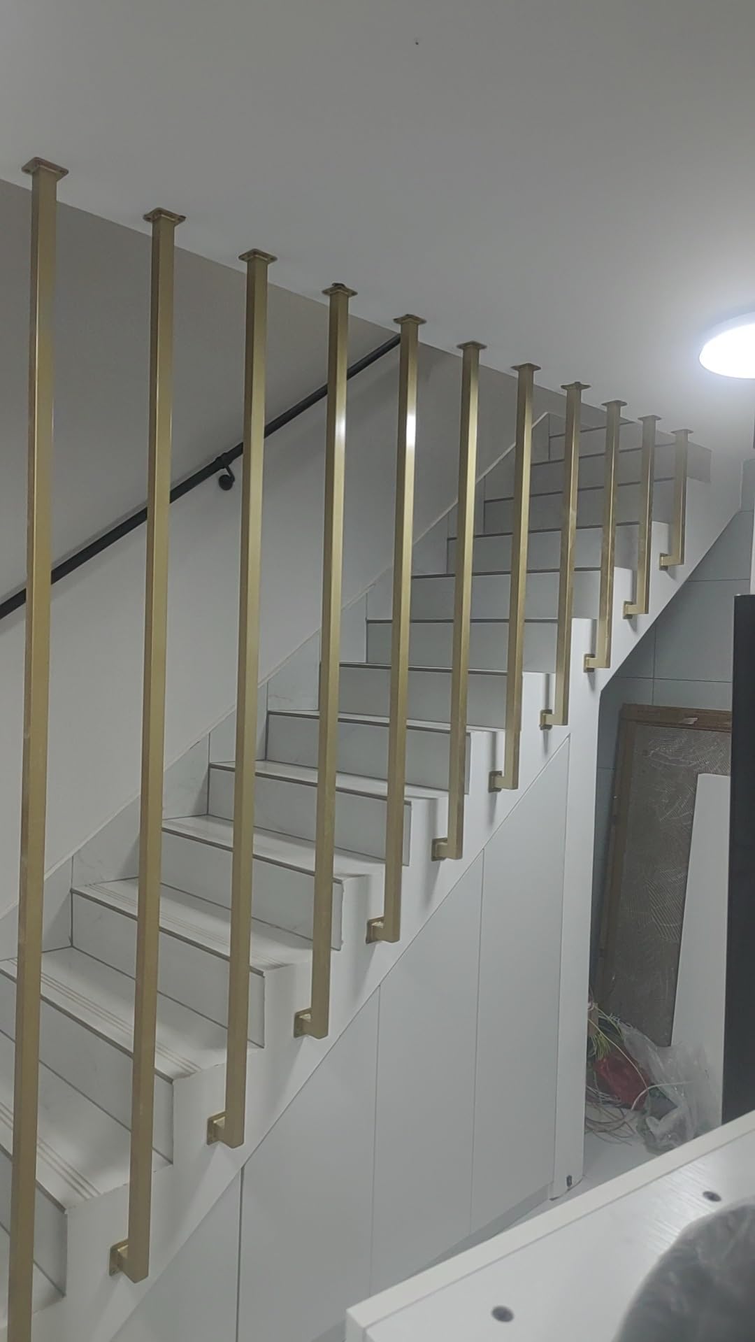 Konfigurowalne złote balustrady schodowe zamiennik do użytku mieszkalnego i komercyjnego 16-100 cali wysokie drążki balustradowe do biura loftu foyer hotelu - styl B 30 cm/11,8 cala