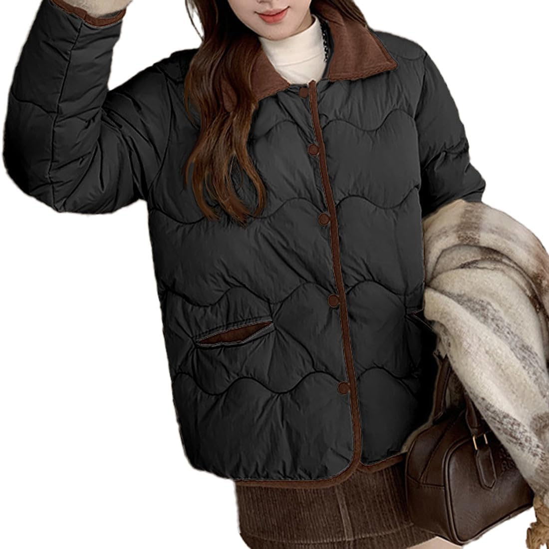 [アイカ] キルティングジャケット 中綿ジャケットフェイクダウンジャケット ステンカラー パイピング ミドル丈 軽量 ふんわり 暖か