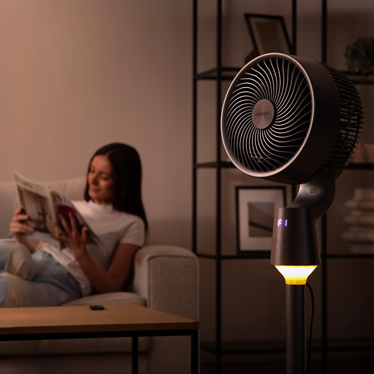 Cecotec Standventilator EnergySilence 1500 Cyclone Chantal. 50 W, 8 Geschwindigkeitsstufen, Touch-Bedienfeld, LED-Display, 12-h-Timer, LED-Beleuchtung, höhenverstellbar, Oszillation, Aromafach