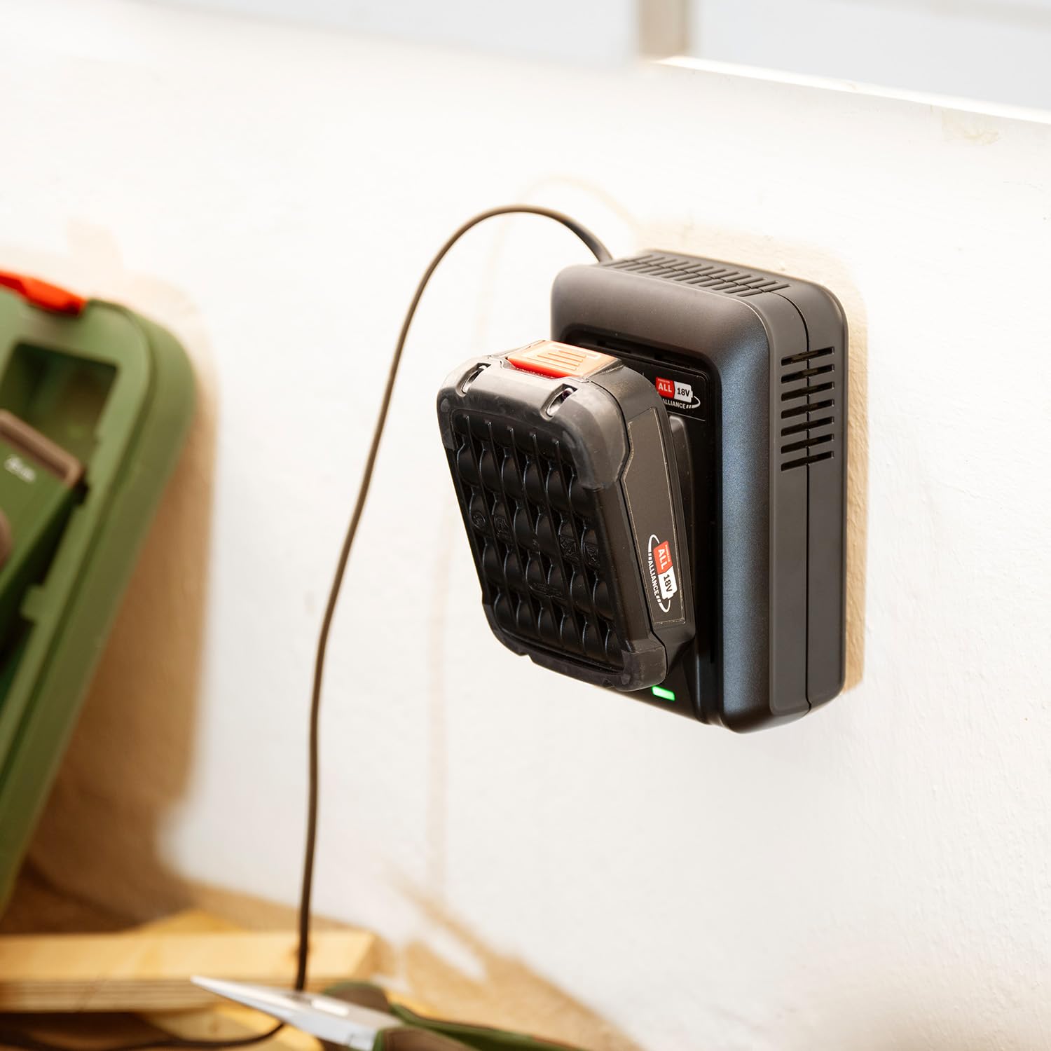 Bosch Kit básico de batería y cargador rápido Starter Set 18V (2 baterías de litio de 2,5Ah; 1 cargador rápido; 18V POWER FOR ALL ALLIANCE)