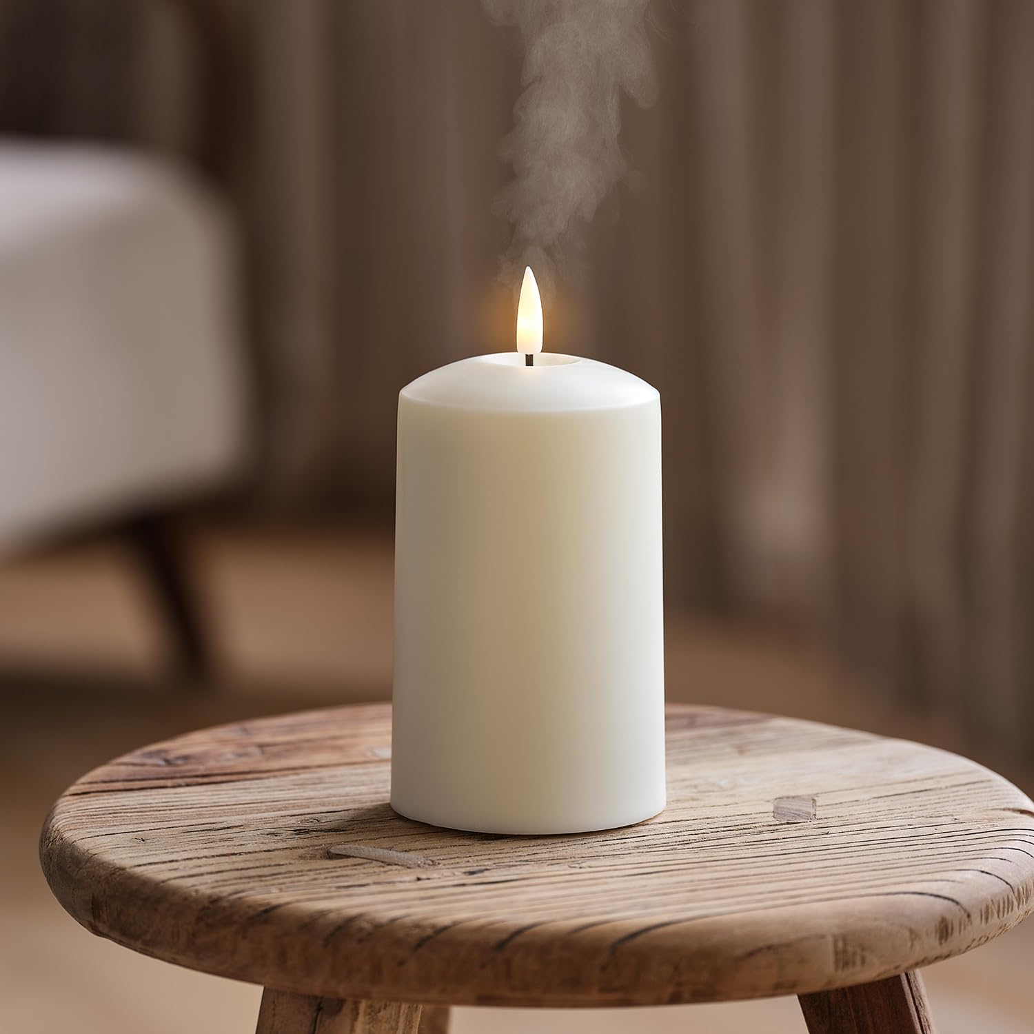 Lights4fun Candela LED TruGlow™ - Effetto Fiamma Tremolante, In Vera Cera Bianco Avorio, Timer 6h, 15cm