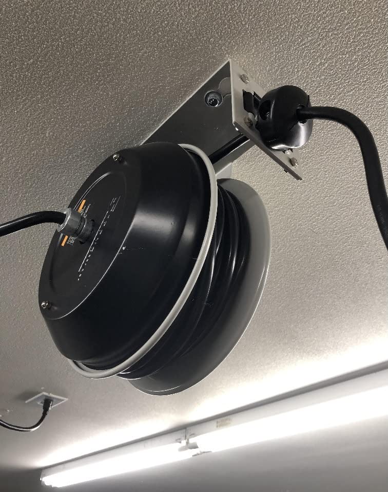 Strongway HeavyDuty Retractable Extension Cord Reel 30ft. 12/3