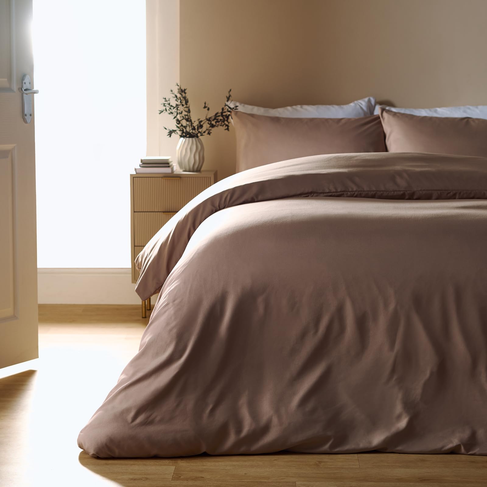 Brentfords Superking Duvet Set, Super Soft Microfibre Polyester Plain Dyed Quilt Duvet Cover Luxurious Warm Cosy Superking Bedding Set with Matching Pillowcases, Mink