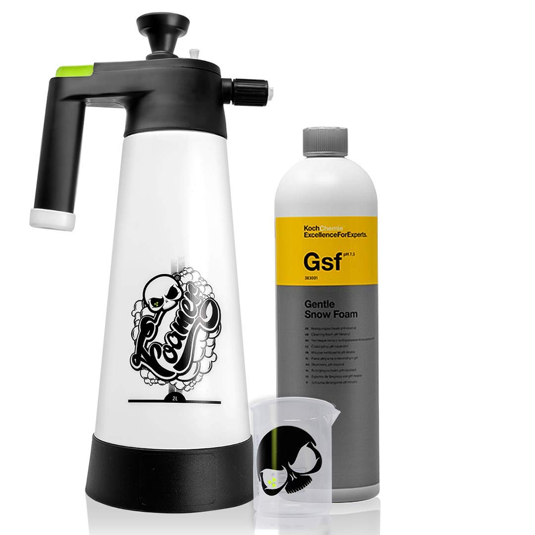 Nuke Guys Kit de mousse de neige, composé de pulvérisateur à mousse de 2 l, mousse de neige KochChemie douce de 1 l et gobelet doseur Nuke Guys de 150 ml gradué, avec motif de crâne Nuke Guys