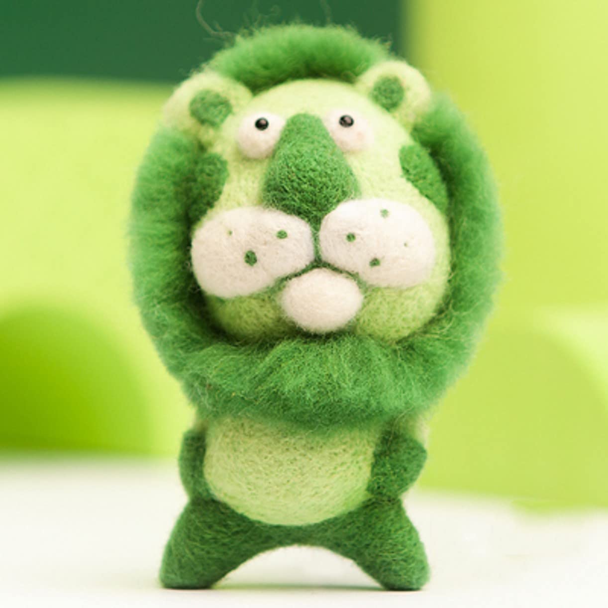 YJIUYUANQ Needle Felting Kit Animal Instructions Manuels Wool Tools Includes Wool Roving Foam Mat Basic Tools Adult DIY Handmade,with Soft Blank Shape Base,Easy to Make- Green Lion