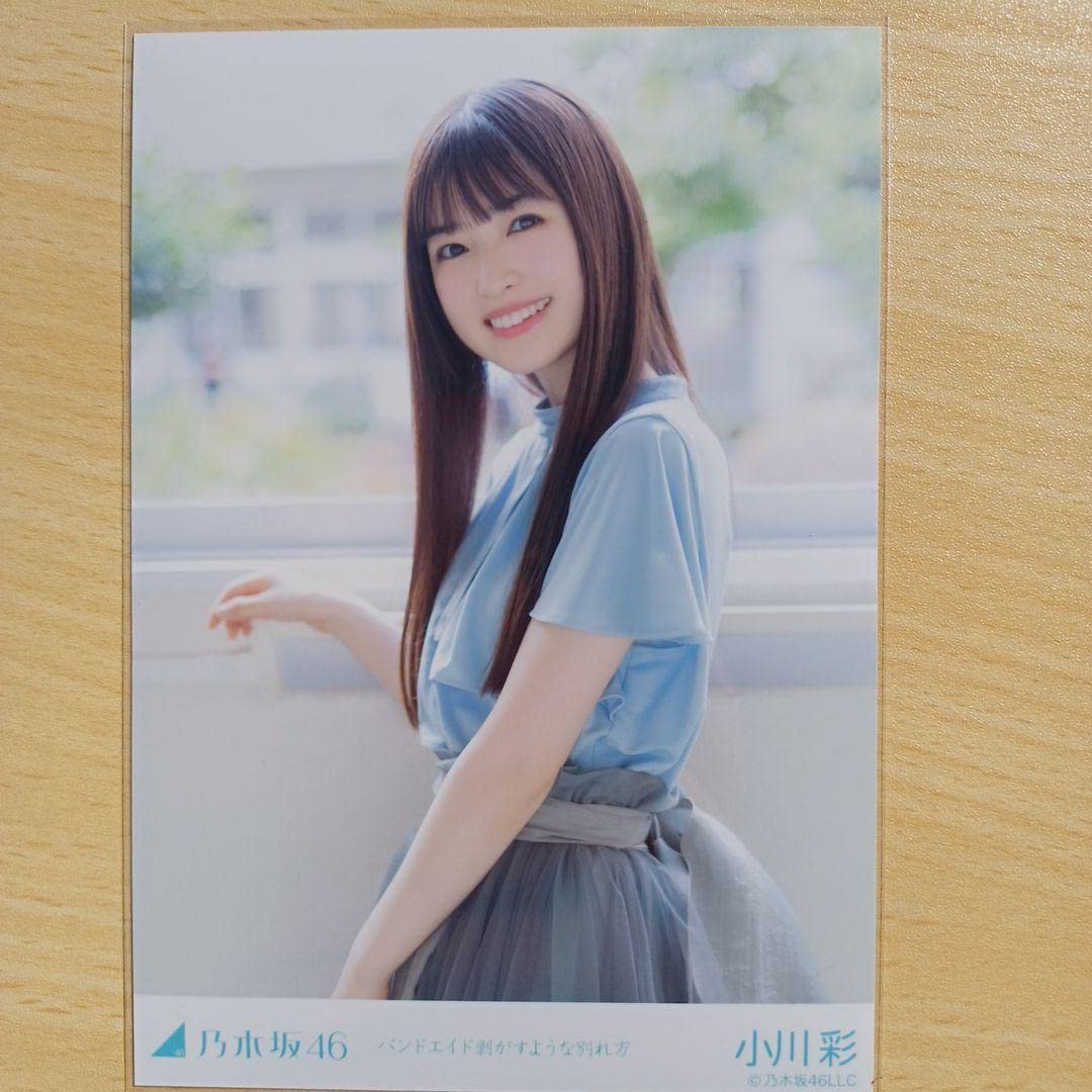 小川彩 バンドエイドはがすような別れ方個別生写真 直筆 駿河屋 -<中古>小川彩/上半身/「バンドエイド剥がすような別れ方