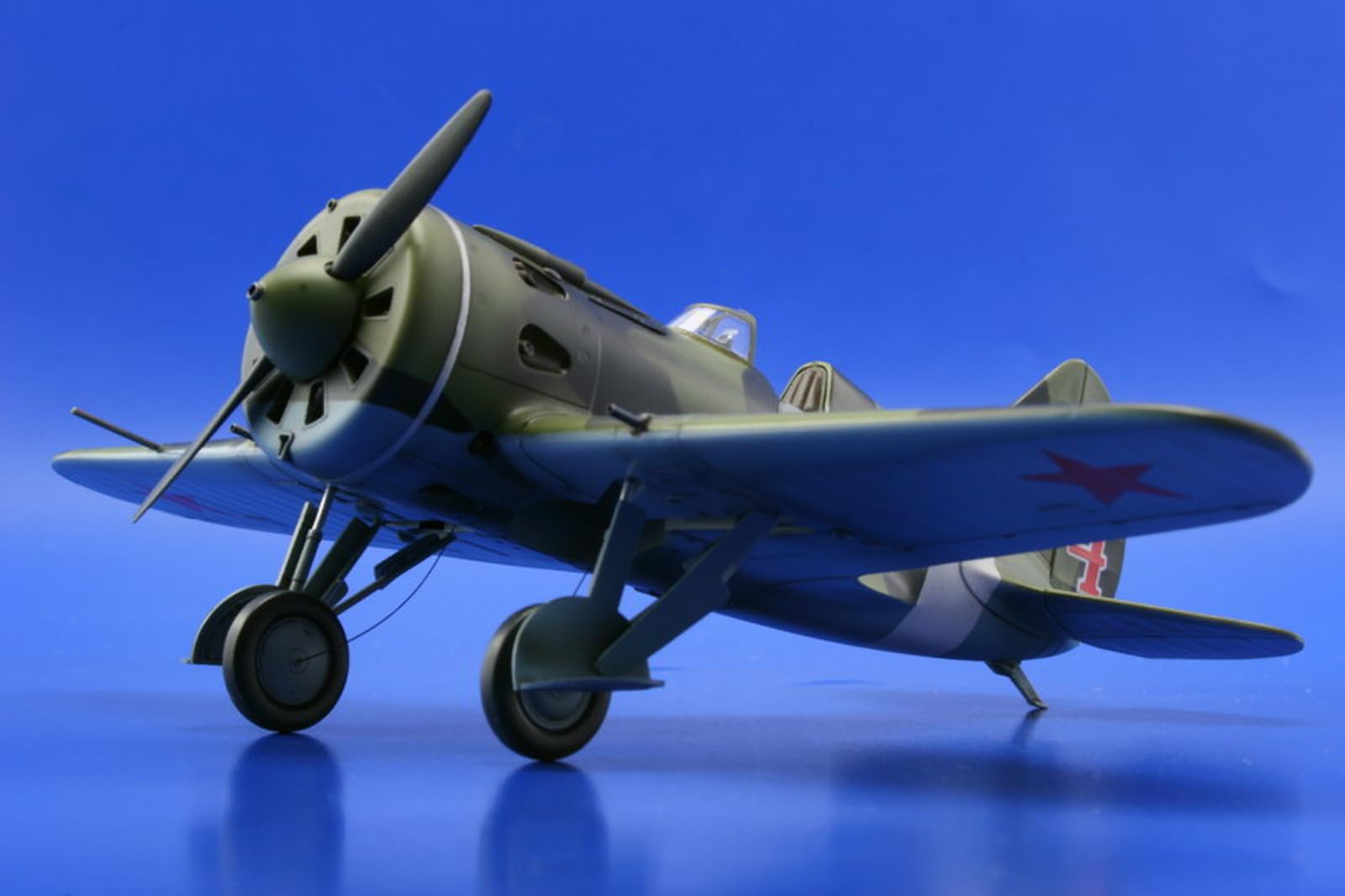 Amazon.co.jp: エデュアルド(Eduard) 1/48 ポリカルポフ I-16 タイプ10