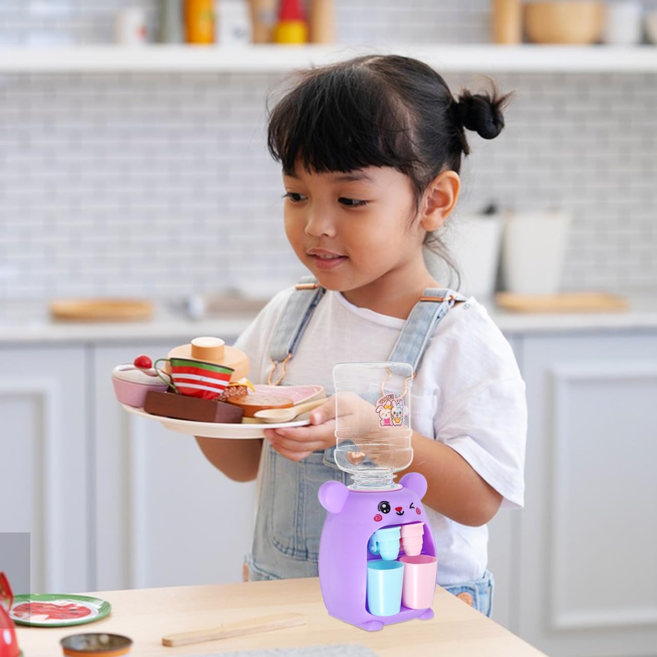 Mini distributeur d'eau pour enfants : machine à eau en plastique avec deux prises – Améliore la créativité et la coordination œil-main, design animal mignon pour jouer et décorer la chambre (violet