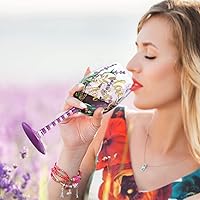 Vista 3 de NymphFable Copa de vino pintada a mano con lavanda púrpura y libélula regalo de cumpleaños para mujeres con caja de regalo personalizada, 15 onzas