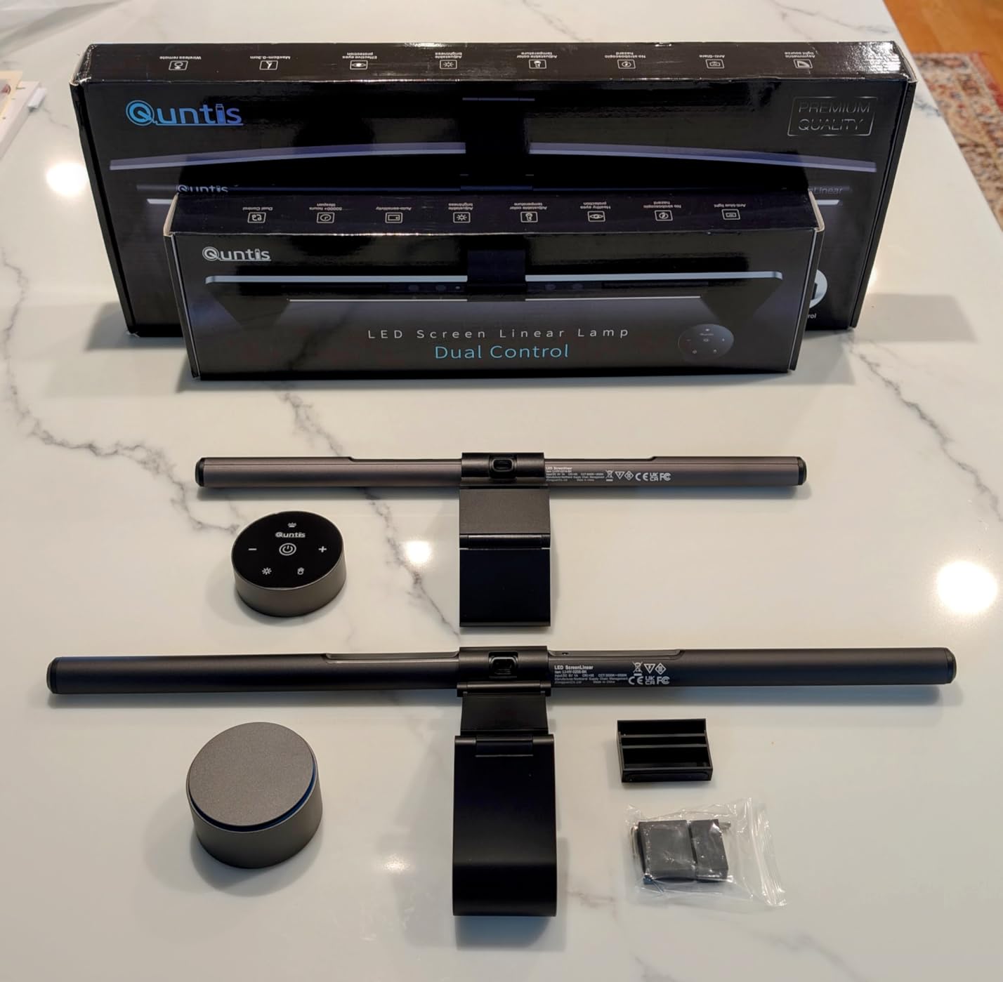 Quntis monitor light bar box with two product sizes