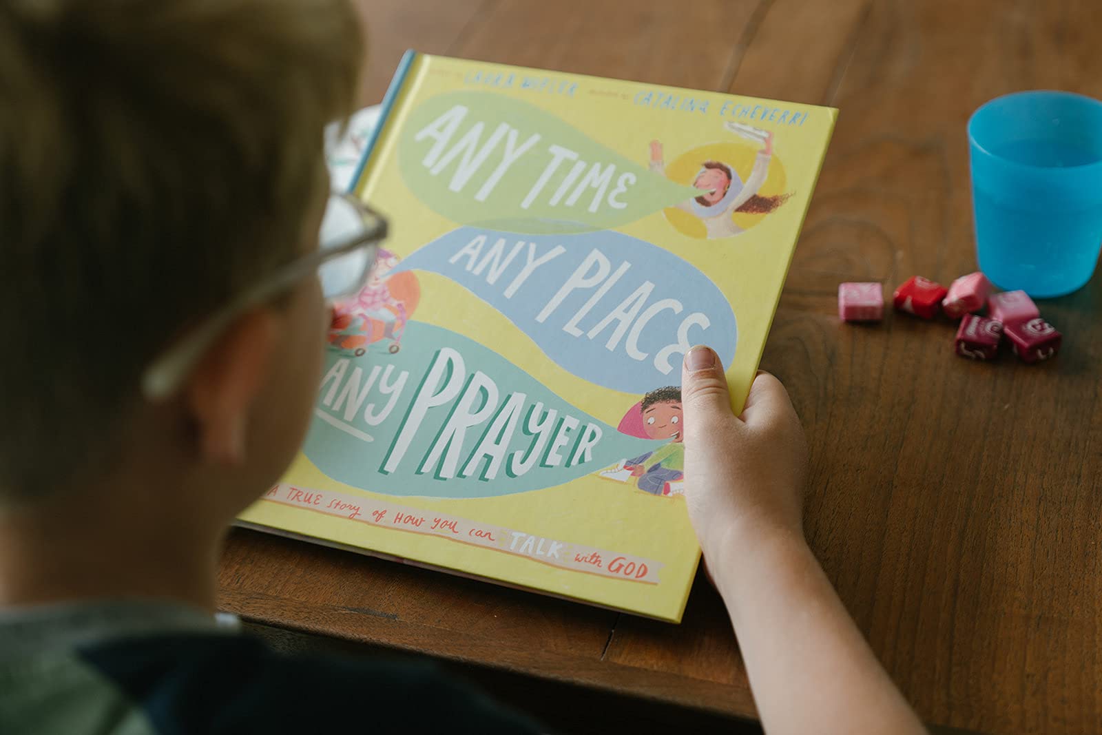 Any Time, Any Place, Any Prayer Storybook: A True Story of How You Can Talk With God (Illustrated Bible book to gift kids ages 3-6 and help them to pray) (Tales That Tell the Truth) - Image 13