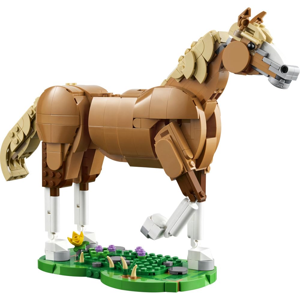 LEGO Creator 3 w 1 Piękny koń 31166 | Zestaw klocków konstrukcyjnych, figurka konia do przebudowy na niedźwiedzia lub jelenia, prezent dla dzieci 9+, 685 elementów