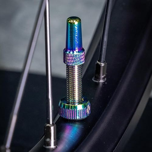 Miniatura 3 de Válvulas sin cámara Muc-Off V2, iridiscentes de 1.73 pulgadas - Vástagos de válvula sin cámara con herramienta de extracción de núcleo de válvula