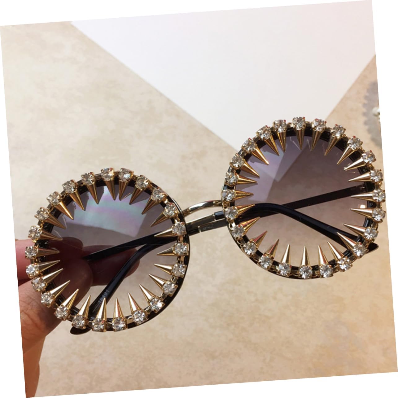 LIFKOME 1Set Retro Rivet Studded Sunglasses for Women Vintage Eyewear Props for Parties Summer Travel and present Giving Lightweight Fashionable Eyeglasses with Unique Design