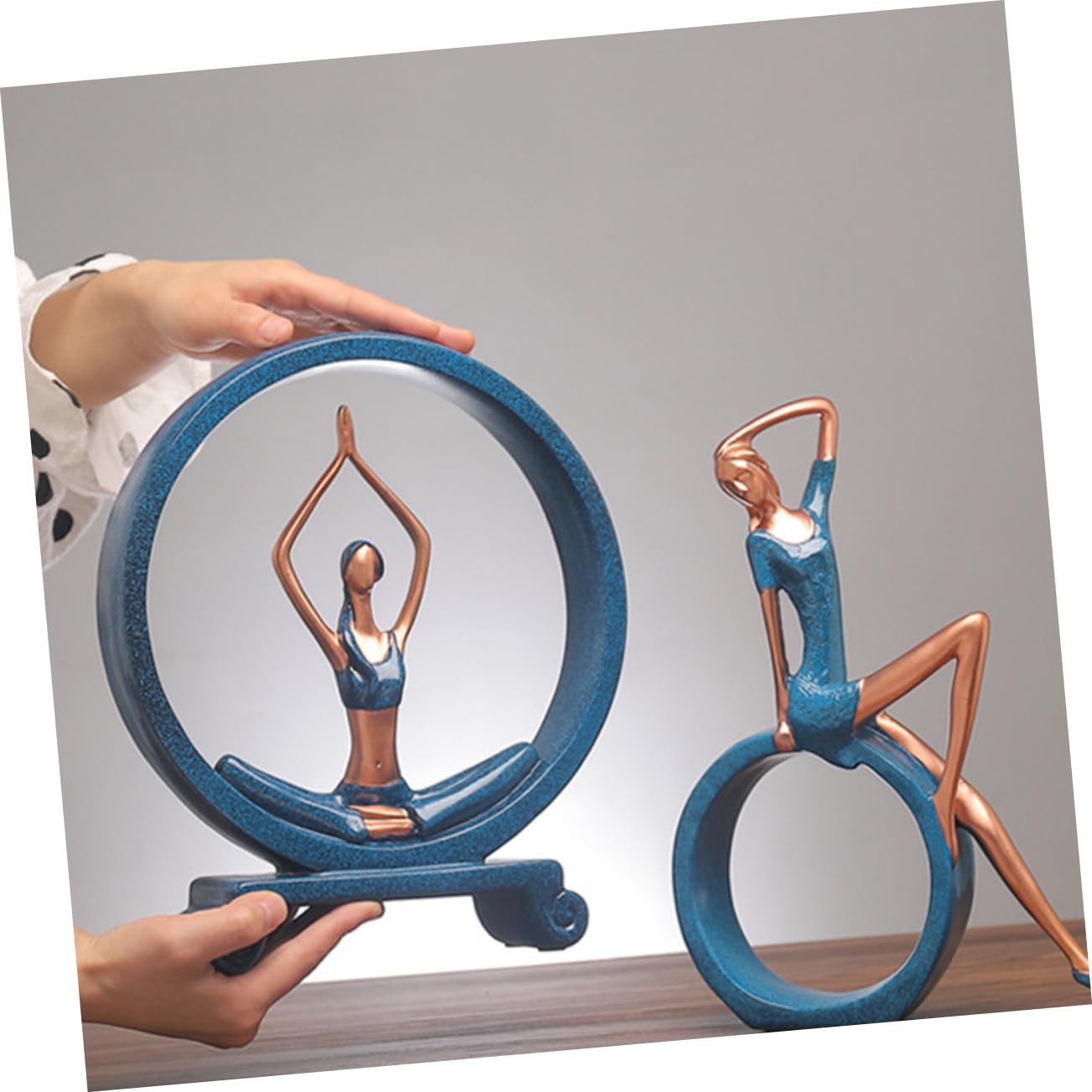 GALPADA Statuetta Ragazza Yoga Decorativa in Resina Blu per Casa | Artigianato Creativo da Tavolo, per Libreria e Scrivania, Stile Fashion Unico