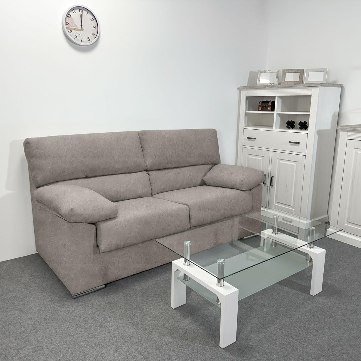 amuéblate online - Sofá de 3 Plazas para Salón o Sala de Estar, Modelo Nebur, Diseño Moderno, Cómodo y Funcional, Tapizado Magnol Acabado en Cemento