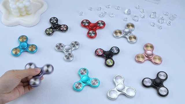 Amazon.com: ATESSON Fidget Spinner Toy, 2 to 5 min Spins, Ultra