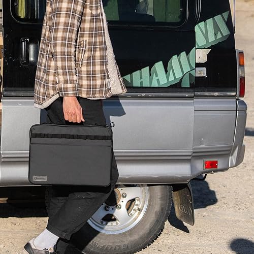 Miniatura 8 de WANDRD Funda para laptop de 16 pulgadas y soporte ergonómico, solución de transporte mínima diseñada para adaptarse a Apple MacBooks (Yuma Tan)