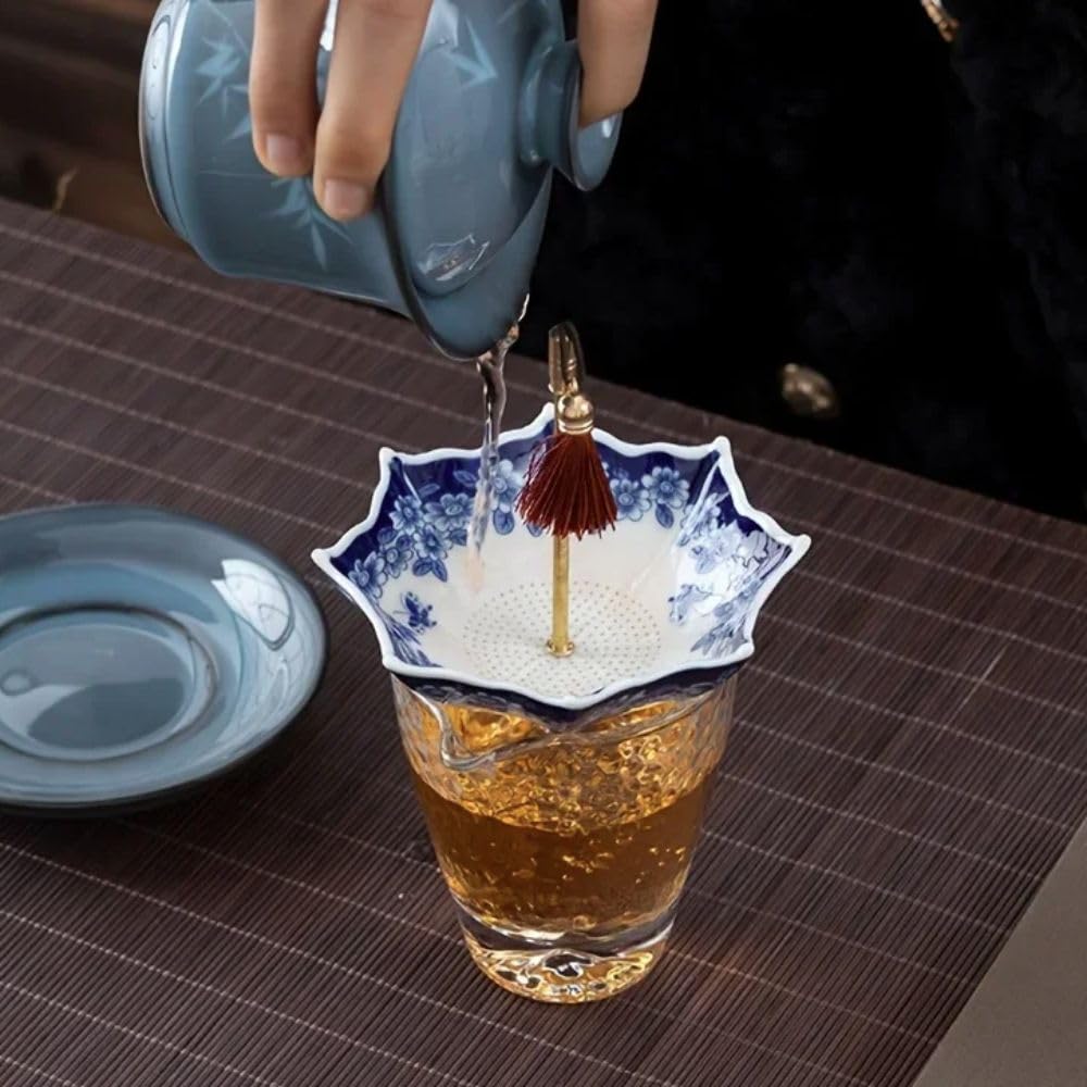 Colino da tè in ceramica con nappa, infusore in stile tradizionale cinese, filtro in porcellana blu e bianca per foglie di tè sfuso
