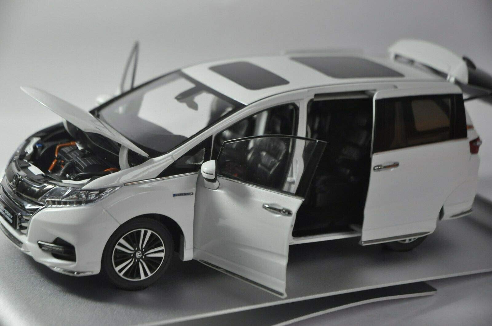 ホンダ ODYSSEY 1/18スケールモデル 61xFo1g-4pL._UF350,350_QL50_.jpg