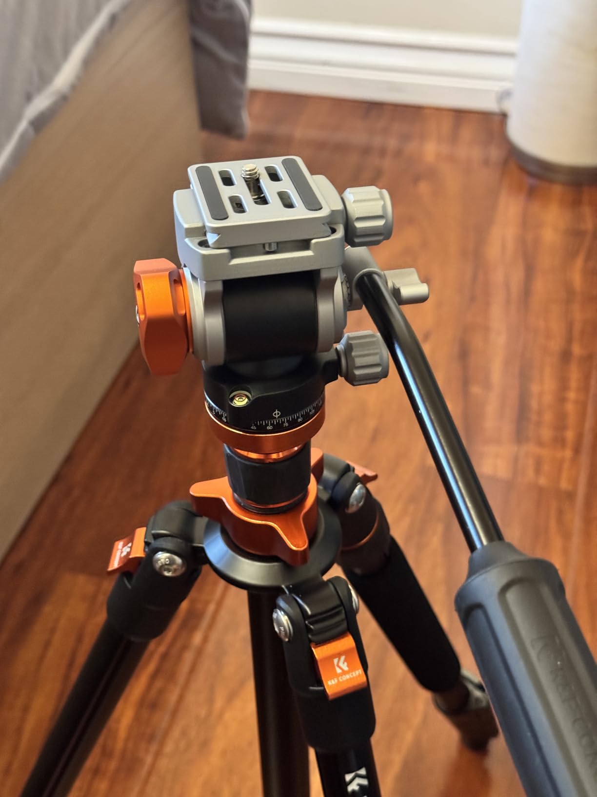 Quite a nice and light tripod.