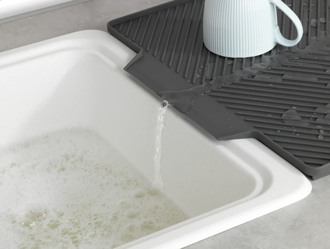 WENKO Escurreplatos Nelia, estera de goma con estructura acanalada e inclinada para un óptimo drenaje del agua, extensión lateral para el fregadero, plástico de calidad, 34 x 3 x 40 cm, gris