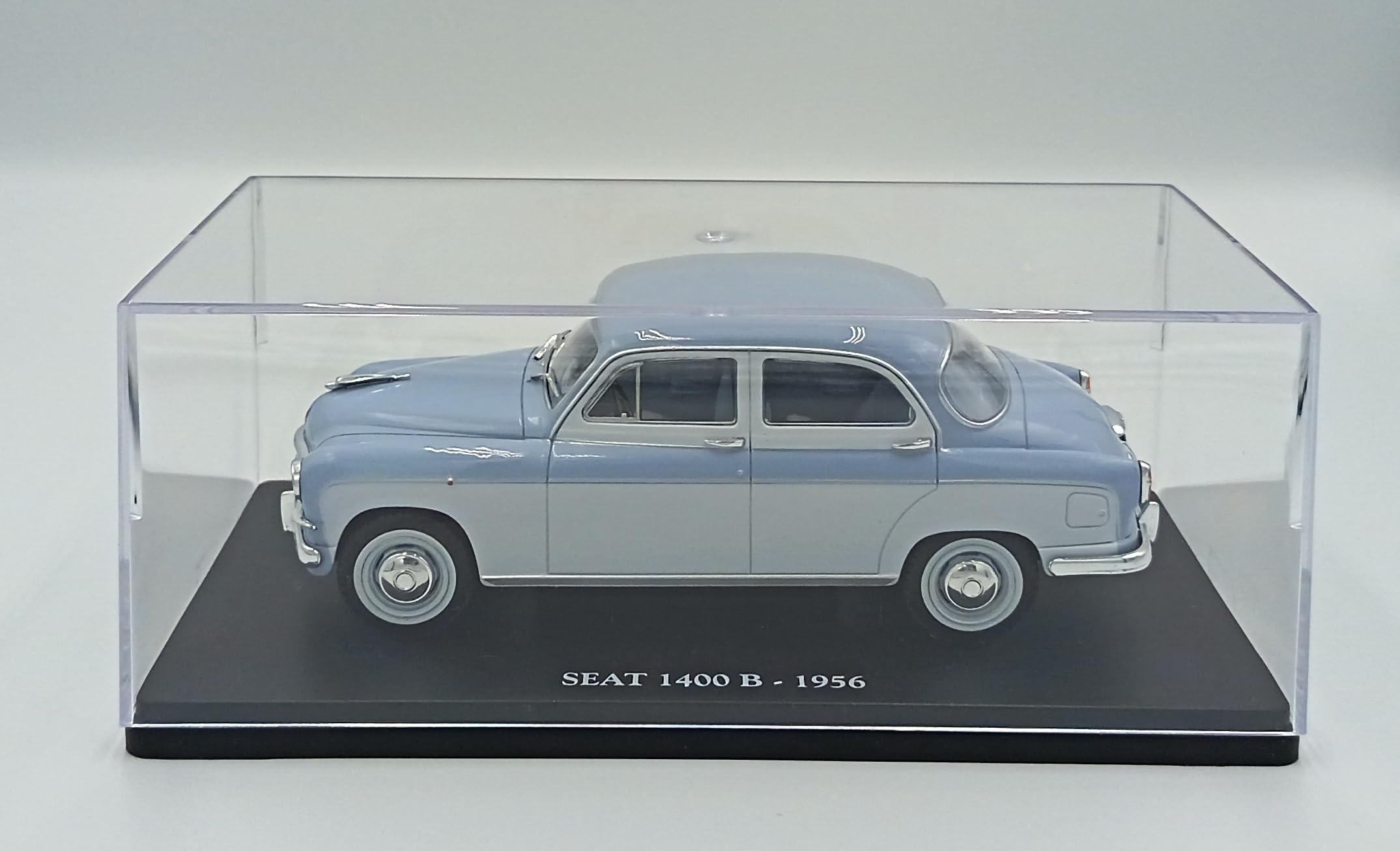 OPO 10 Modellino da Collezione in Scala 1/24 Compatibile con Seat 1400 B (1956) VC089