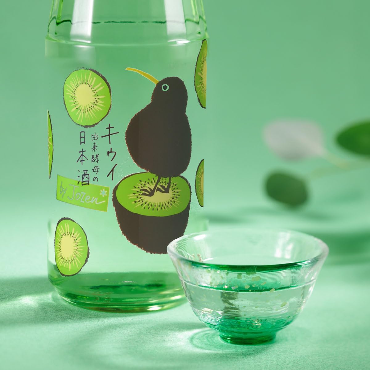 Amazon.co.jp: 白瀧酒造 キウイ由来酵母 by Jozen 純米 720ml : 食品