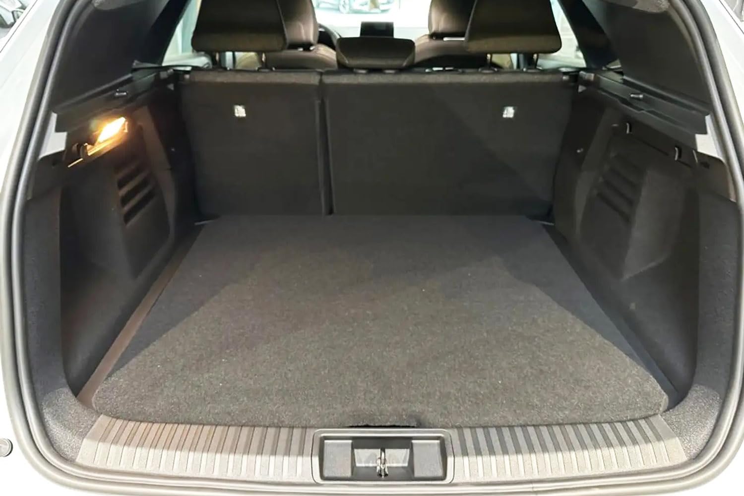 MTM Wanna bagażnikowa do Renault Symbioz E-Tech Full Hybrid 07.2024 - dopasowana ochrona bagażnika z antypoślizgową, trwała, łatwa do czyszczenia i bezzapachowa, kod 13084