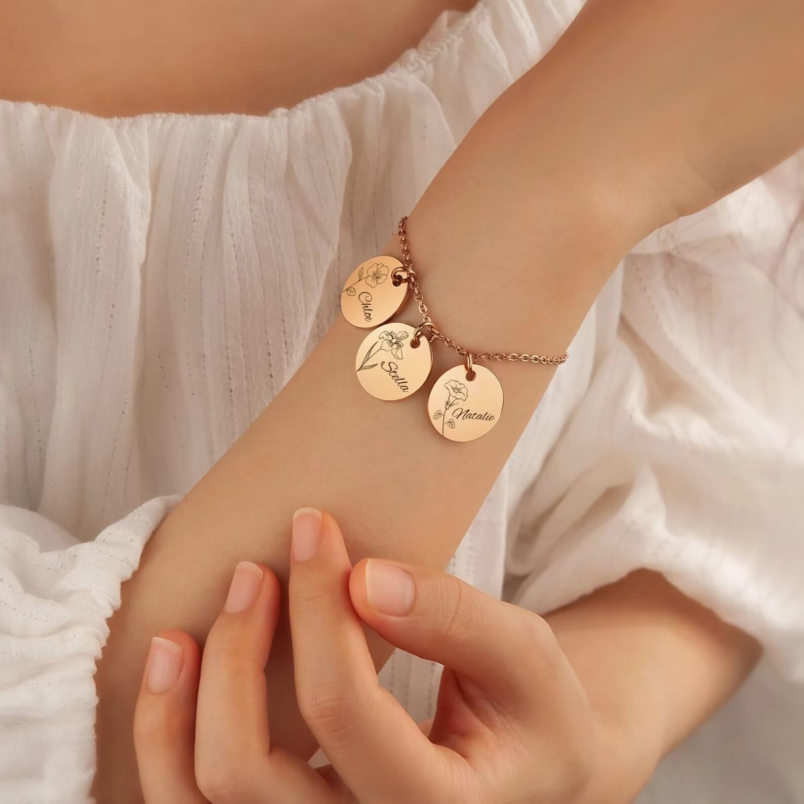 Regalo per la mamma - Bracciale personalizzato con fiore e nome - Catena con braccialetto di fascino personalizzato - Braccialetto di famiglia Regalo per la mamma Gioielli personalizzati