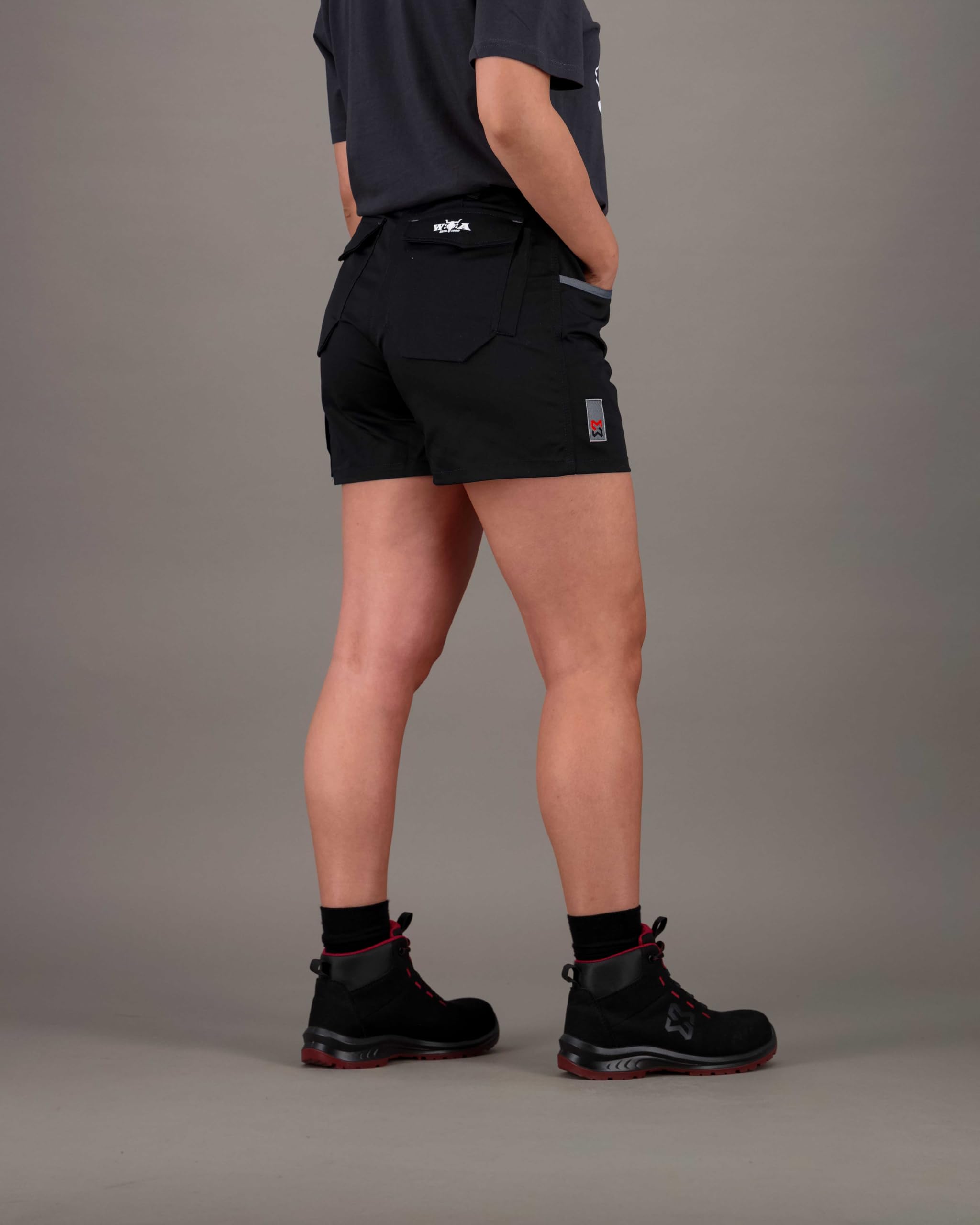 WÜRTH MODYF Damen Arbeitsshorts Stretch X - Wacken Edition - Gr. 32-48 | Kurze Cargo-Arbeitshose – ideal für Festival, Freizeit und aktive Tage im Freien.