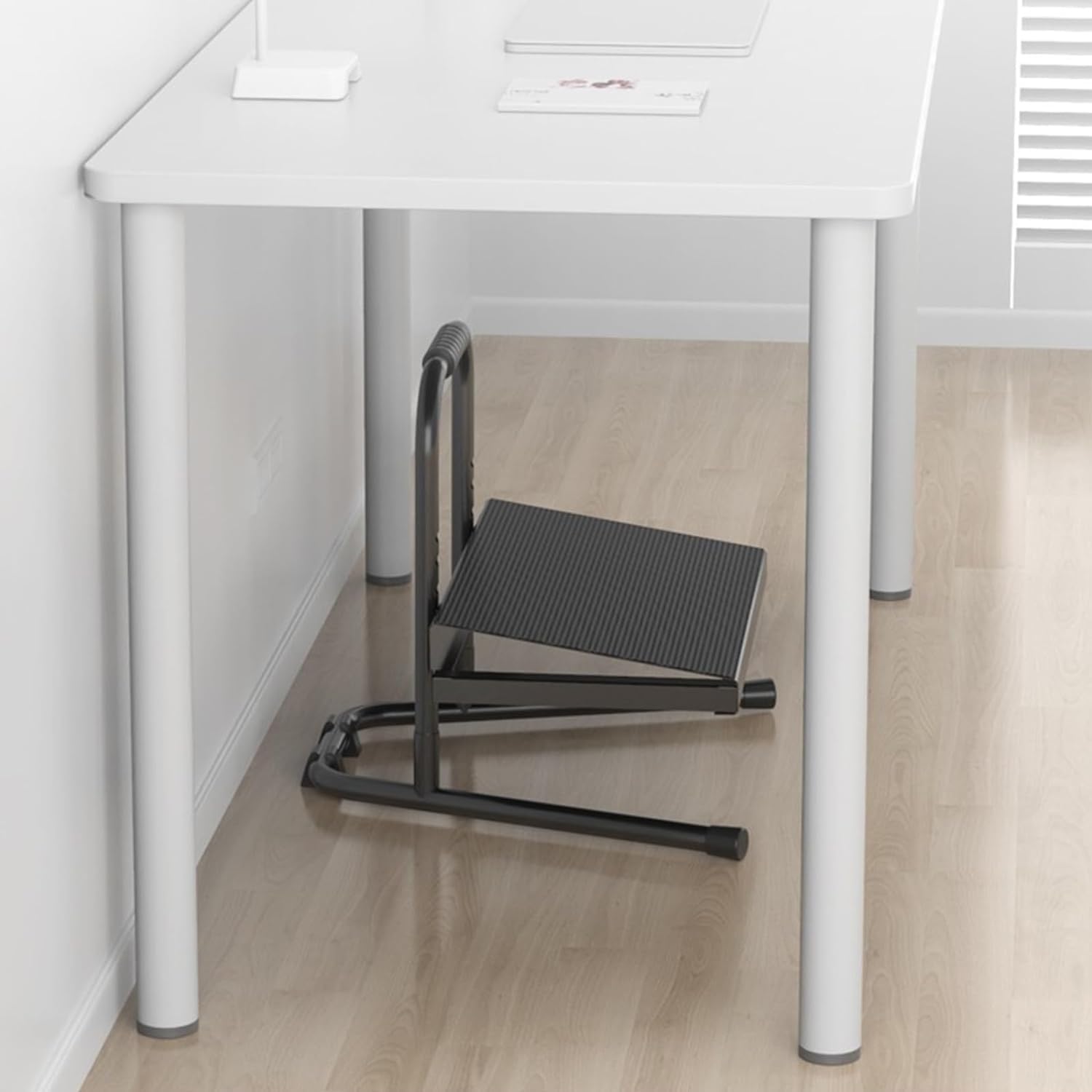 Reposapiés Debajo del Escritorio, Reposapiés De Altura Regulable, Reposapiés Ergonómico para Escritorios De Pie, con Asas Y Seis Ajustes De Altura