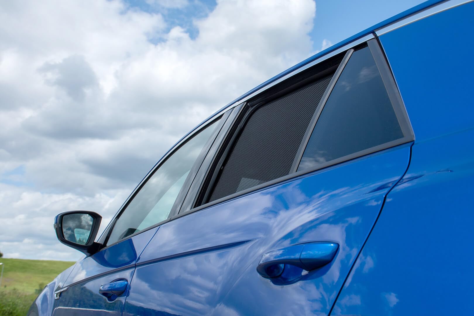 Satz Car Shades (Hintertüren) kompatibel mit Volkswagen T-Roc 2017- (2-teilig), Schwarz