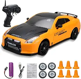 Carro RC Drift 1/24 2,4 GHz 4WD Controle Remoto Esportivo Corrida, Baterias e Pneus Drift (GTR Amarelo e Preto)