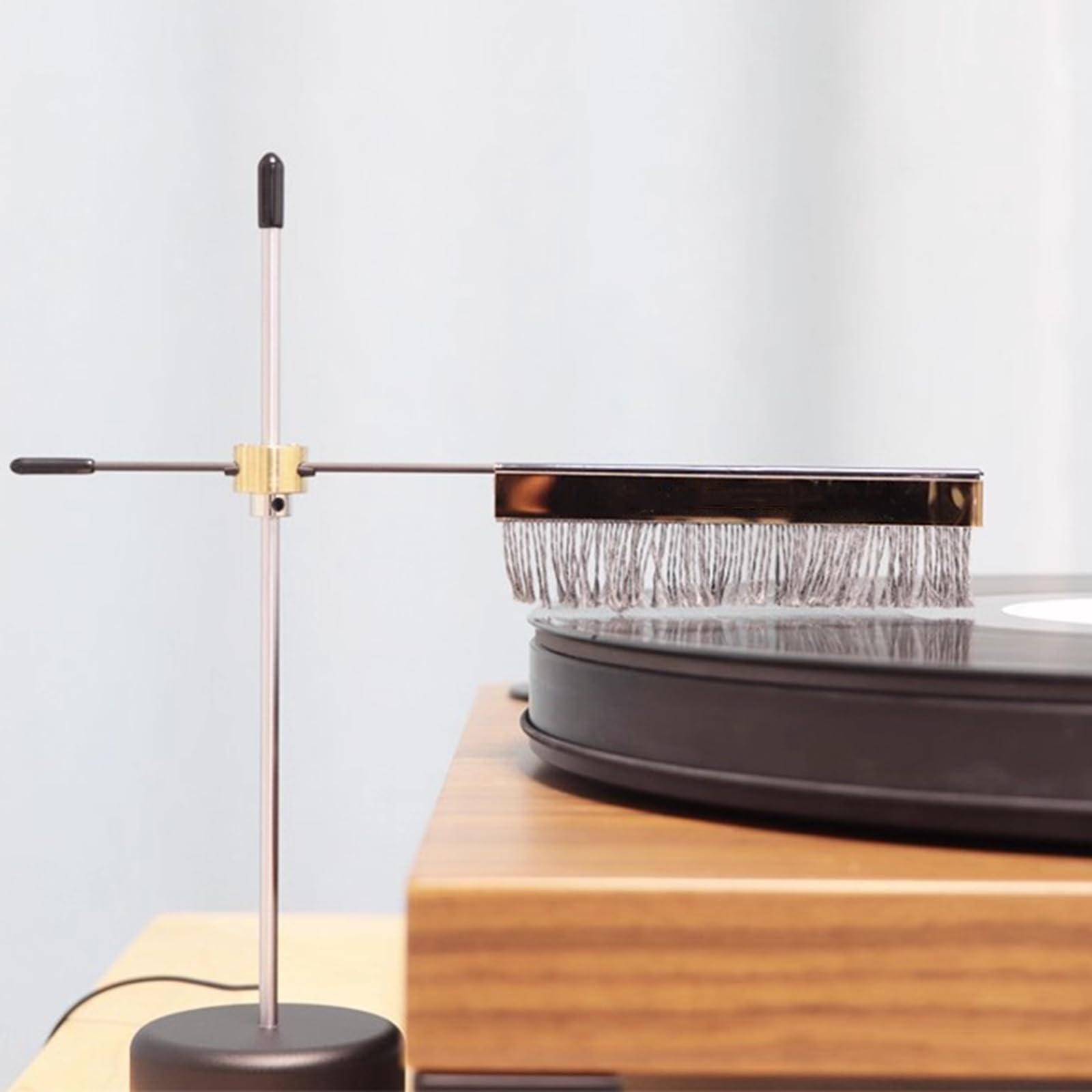Spazzola antistatica per la pulizia dei dischi in vinile con altezza regolabile e filo di messa a terra per rimuovere la polvere e prevenire il salto dell'ago