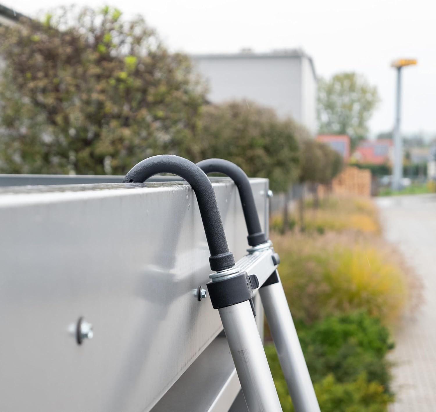 Drabest - Teleskopleiter aus Aluminium mit Befestigungshaken - Leiter Ausziehbar - Klappleiter, Aluleiter - Mehrzweckleiter - Multifunktionsleiter, Ausziehleiter - Klappbar - 13 Stufen - Höhe 3,8m