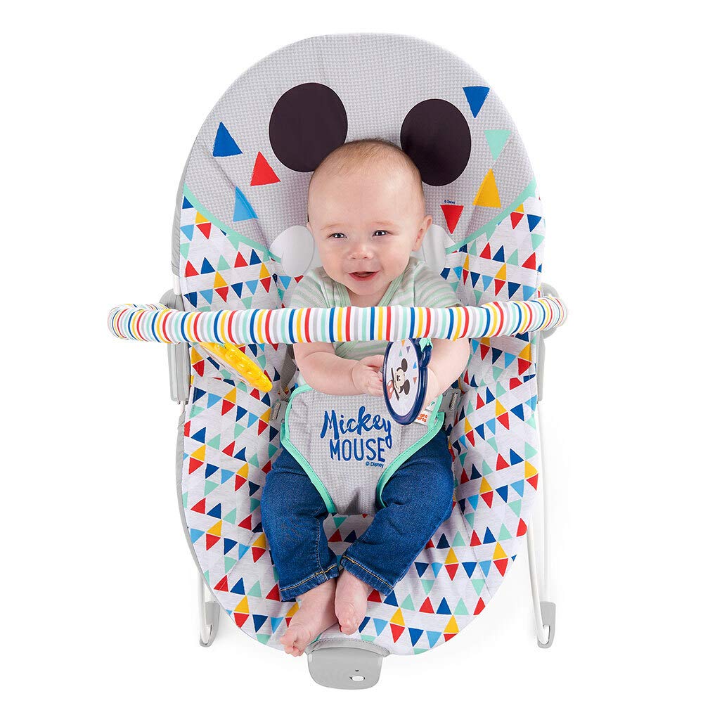 Bright Starts Disney Bébé Mickey Mouse Transat Bébé Confortable Vibrations Apaisantes Musique Barre de Jouets Amovible 0-6 Mois 9 kg