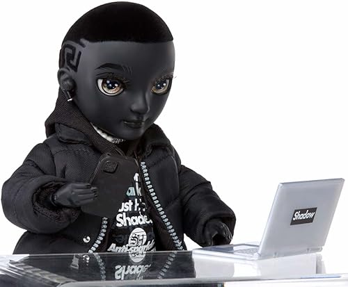 Miniatura 6 de Rainbow High Shadow High Rexx McQueen - Muñeca de moda de color negro. Traje de moda y más de 10 accesorios de juego coloridos. Gran regalo para