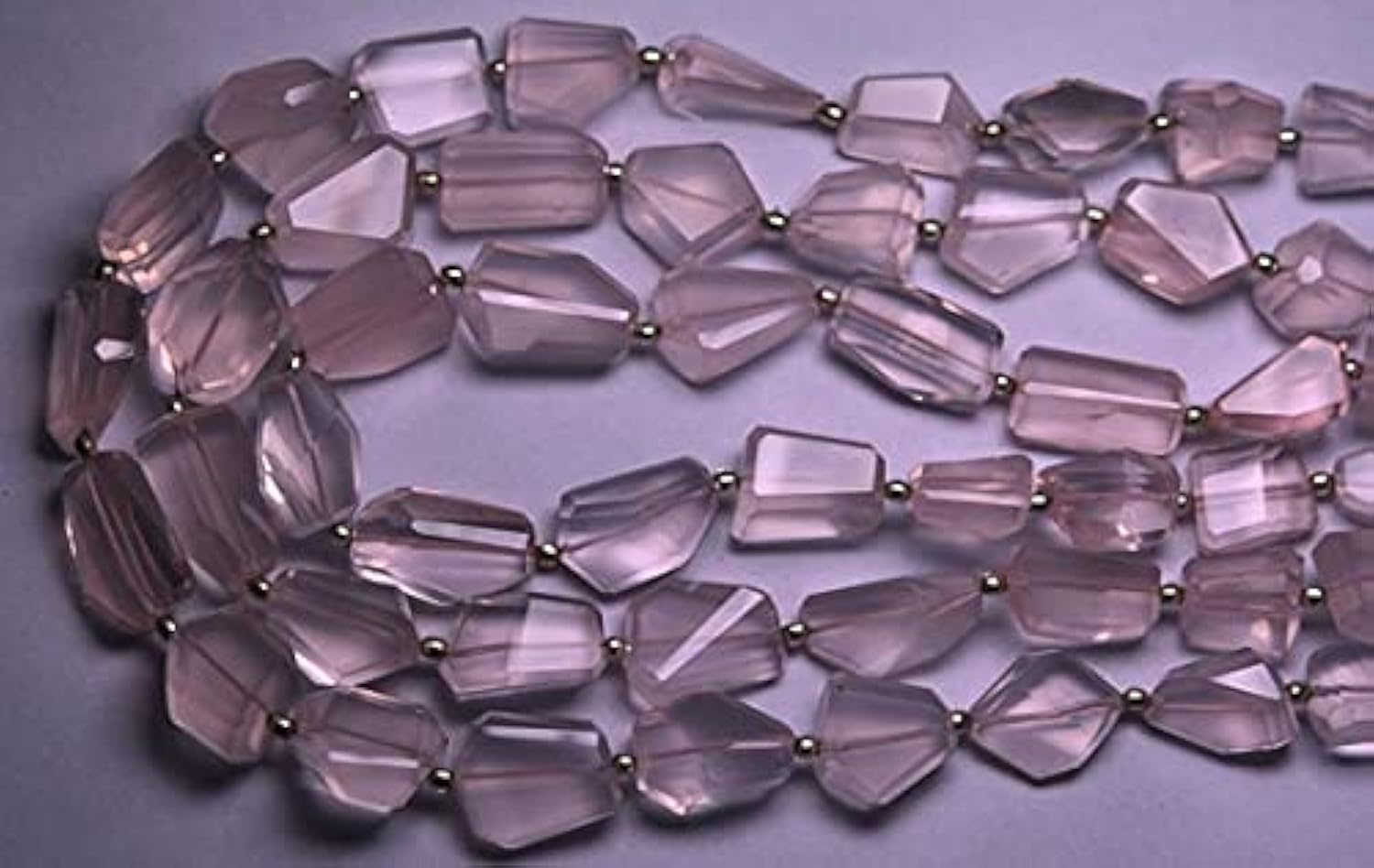 Quartz rose micro facetté en pépites de 12-18mm pour création de bijoux uniques sur fil de 40cm